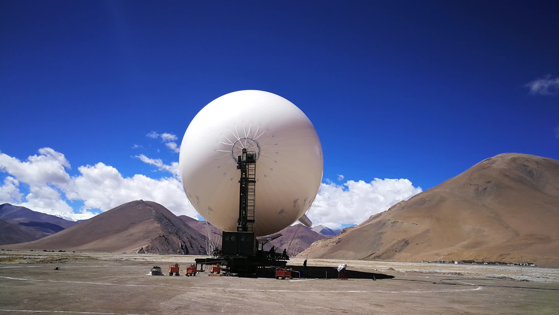 海拔9032浮空艇巅峰使命珠峰科考创新纪录